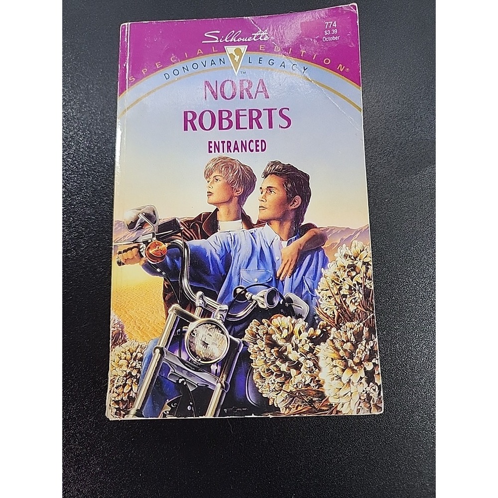 DONOVAN‎ LEGACY PB BOOKS BY NORA ROBERTS  ENTRANCED